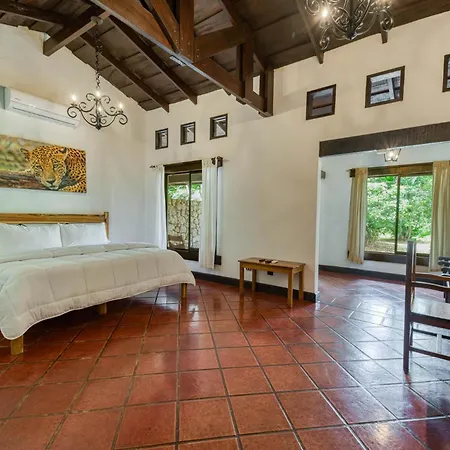 Hacienda La Pacifica Eco-Lodge